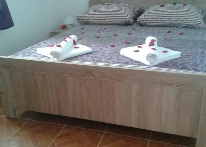 4494 アパート ヴーシ