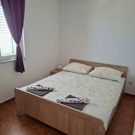 4494 Vrsi